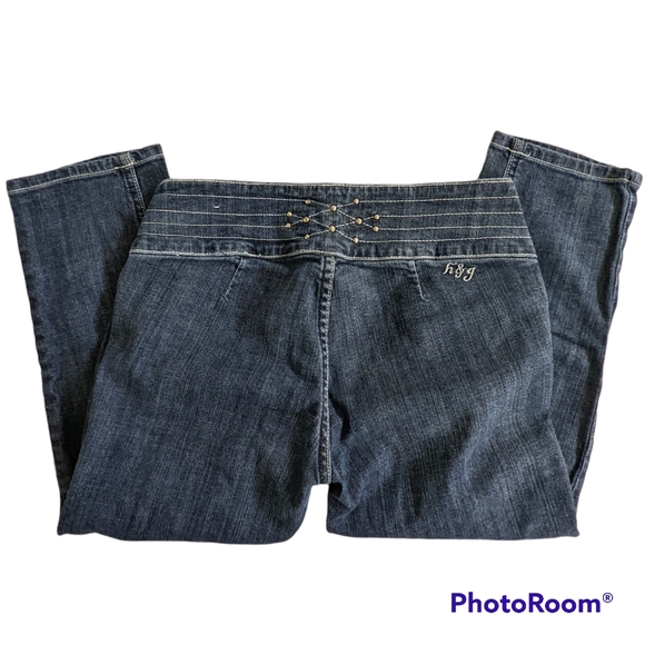 H&G Capris Junior Women's Sz 3 Blue Medium Wash Denim Stretch Jeans Studs Bling - Picture 9 of 16